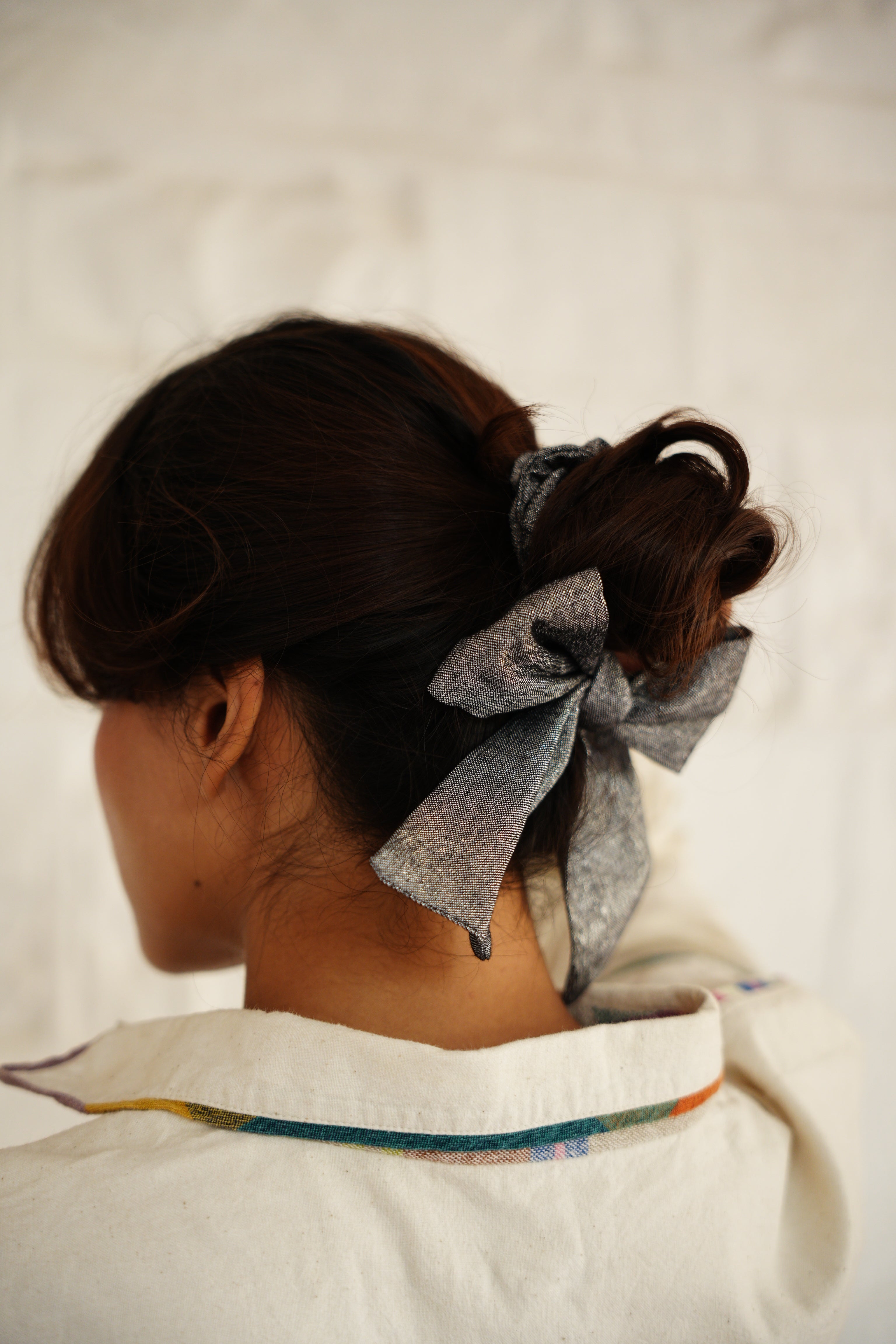 TINSEL SCRUNCHIE | GREY